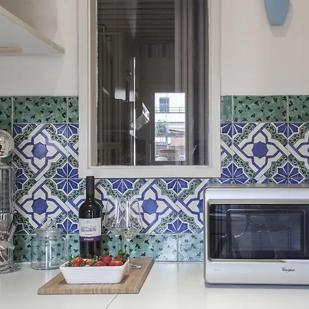 Domus Colosseum * روما